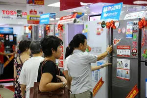 Thị trường điện máy sôi động mùa nắng nóng