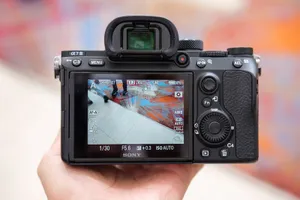 Sony ra mắt máy ảnh Full frame siêu nhỏ gọn