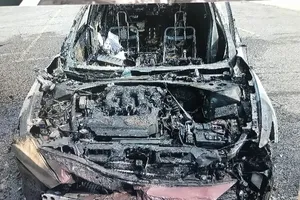 Smartphone Samsung bất ngờ phát nổ trong xe hơi