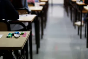 Loạn với các thiết bị gian lận trong thi cử