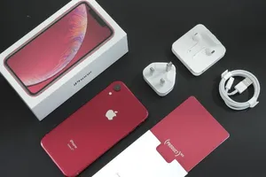 Trên tay iPhone XR tại Việt Nam với giá 20,9 triệu đồng