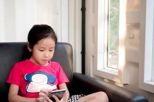 Điện thoại đang phá hủy thị lực của học sinh