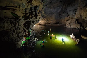 Hành trình khám phá Việt Nam đầy màu sắc của các YouTuber