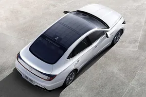 Huyndai bất ngờ hé lộ về 2 mẫu xe chạy năng lượng mặt trời