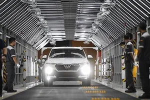 VinFast 'chơi trội' cho khách hàng kiểm định và tự lái xe 