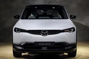 Bất ngờ với xe điện Mazda MX-30, sạc một lần đi hơn 200 km 