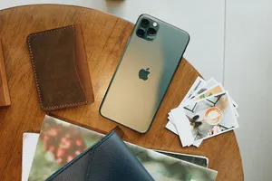 iPhone 11 Pro Max giá chỉ còn 17,9 triệu đồng