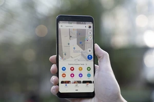 Tạo kẹt xe 'ảo' bằng cách kéo lê 99 chiếc smartphone