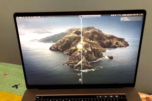 Sử dụng miếng che webcam có thể làm hư màn hình laptop