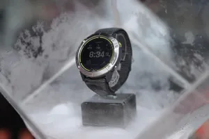 Lộ diện mẫu đồng hồ GPS đa năng, pin nhiều tuần