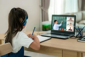 Các chuyên gia nói gì về những khó khăn khi học online?