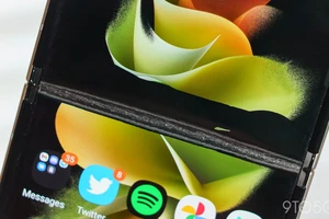 Samsung Galaxy Z Flip3 bị lỗi màn hình khi vừa ra mắt