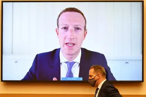 Mark Zuckerberg tức giận khẳng định Facebook mới chính là nạn nhân 