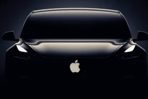 Apple thuê cựu giám đốc phần mềm của Tesla để thúc đẩy xe tự lái