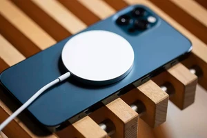 Sạc MagSafe chính hãng bất ngờ lên kệ với giá 999.000 đồng