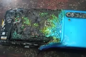 Điện thoại OnePlus Nord CE bất ngờ phát nổ khi vừa rút ra khỏi túi