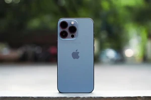 Nhiều mẫu điện thoại Samsung và iPhone giảm mạnh 7 triệu đồng dịp cận tết