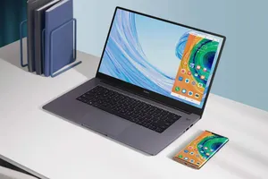 Laptop, đồng hồ và tai nghe không dây giảm giá lên đến 50%