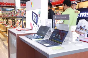 3 mẫu laptop giảm giá mạnh dịp cuối tuần