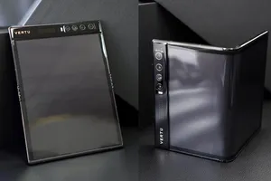 Vertu bất ngờ ra mắt smartphone màn hình gập