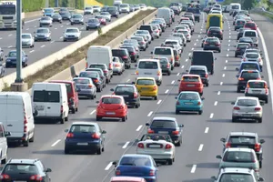 8 quy tắc giúp bạn an toàn hơn khi lái xe trên đường cao tốc