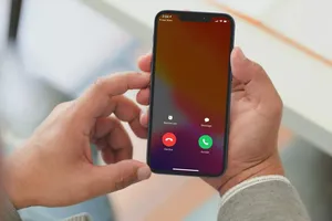 Mất hết tiền trong thẻ ngân hàng sau khi nghe điện thoại