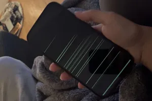 Tin công nghệ 25-12: iPhone 14 Pro bị sọc màn hình