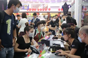 Doanh nghiệp phòng thủ, người dùng thắt lưng buộc bụng 