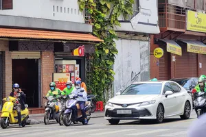 Vì sao nhiệt độ thực tế thường cao hơn nhiệt độ trên ứng dụng thời tiết?