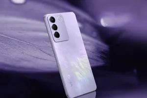 Tin công nghệ 10-5: Độc đáo mẫu smartphone có lớp lông vũ ở mặt lưng