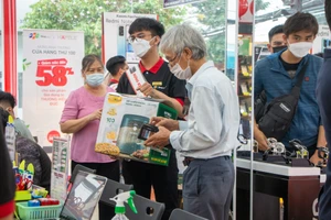 Nhiều mẫu điện thoại giảm giá mạnh dịp siêu sale 11-11