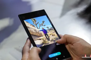 Samsung Galaxy S24 Ultra vs iPhone 15 Pro Max: Trận chiến của những người khổng lồ