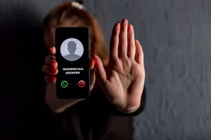 Cần làm gì để tránh các cuộc gọi giả mạo giọng nói?