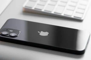 Người dùng iPhone 12 và Samsung nên cập nhật ngay để sử dụng các tính năng AI