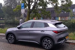 Vì sao xe điện BYD xuất khẩu có giá bán gấp đôi? 