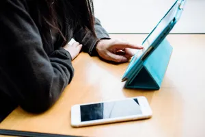 Bạn sẽ làm gì với iPhone cũ và iPad cũ: Giữ, bán hay cho đi?