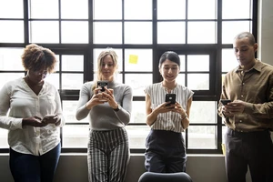 Tại sao sử dụng Facebook trong công ty lại gây tranh cãi?