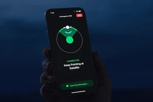 Tính năng kết nối vệ tinh trên iPhone hỗ trợ người dân bị ảnh hưởng bởi bão Milton như thế nào?