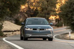 Hơn 145.000 mẫu xe điện Hyundai bị thu hồi