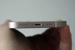 Vì sao iPhone 14 và iPhone SE 3 sẽ không còn được bán từ đầu năm 2025?