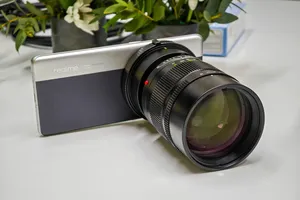 Sẽ ra sao nếu điện thoại gắn thêm ống kính rời của máy ảnh? 