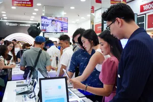 Vì sao cứ 4 người thì có 1 người phải mua điện thoại thông minh mới?