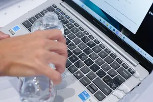 Thị trường laptop doanh nghiệp bền bỉ và bảo mật cao bùng nổ