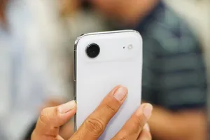 Tin công nghệ 17-10: iPhone Air ‘cháy hàng’ sau chuyến thăm của CEO Tim Cook