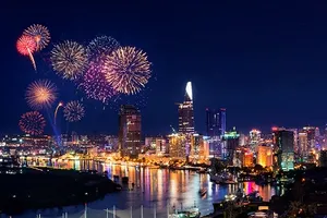 Vào trung tâm TP.HCM xem bắn pháo hoa, gửi xe ở đâu?