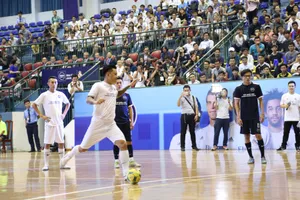 Ca sĩ Tuấn Hưng cùng các đội bóng tìm đường đến Bernabeu