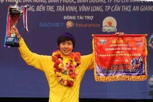 Nguyễn Thị Thật lập cú đúp áo vàng, áo xanh