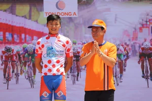 Phan Hoàng Thái đánh bại ngoại binh mặc áo đỏ Cúp TH