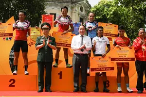 Lê Nguyệt Minh chiến thắng chặng đua hồ Hoàn Kiếm