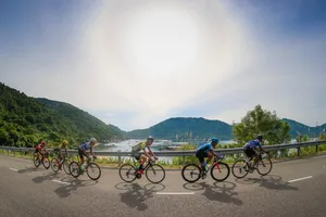 22 tay đua bị loại khỏi chặng đua khốc liệt